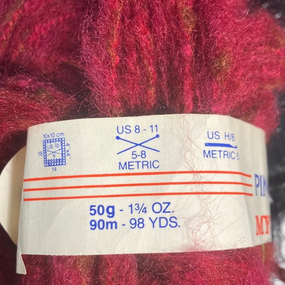 2 Pingouin (96g‎ total) 78% Acrylic 19% Wool 3% Polyamid MADE IN BRAZIL Red Yarn